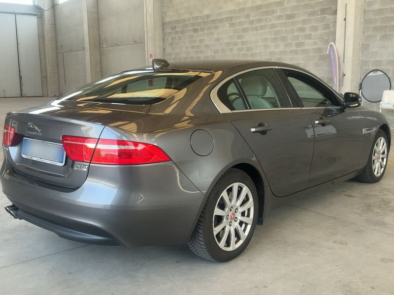 Jaguar XE 20d Prestige AWD 2018 – снимка 8