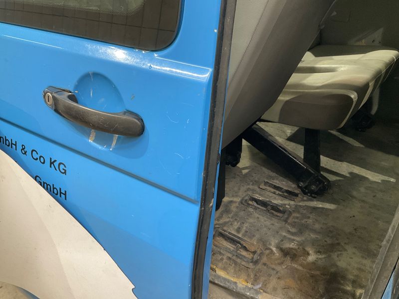 Volkswagen T5 Kombi 2.0 TDI 2011 – снимка 26
