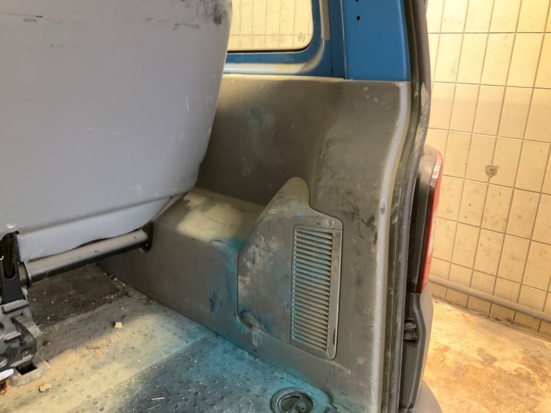 Volkswagen T5 Kombi 2.0 TDI 2011 – снимка 28