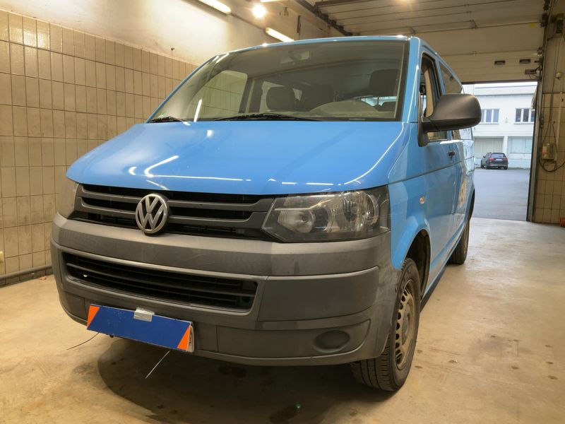 Volkswagen T5 Kombi 2.0 TDI 2011 – снимка 1