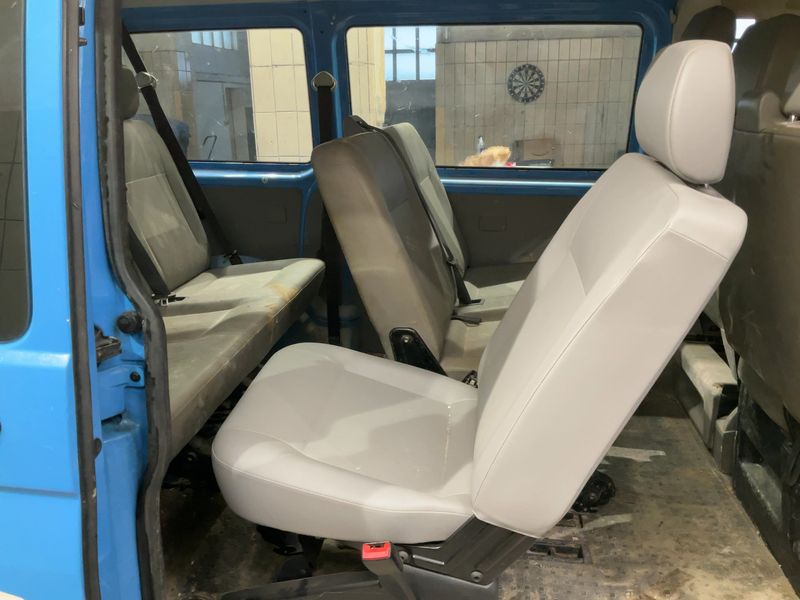 Volkswagen T5 Kombi 2.0 TDI 2011 – снимка 19