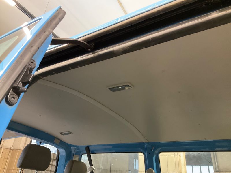 Volkswagen T5 Kombi 2.0 TDI 2011 – снимка 36