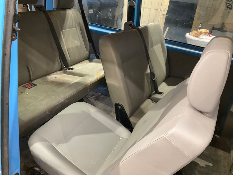 Volkswagen T5 Kombi 2.0 TDI 2011 – снимка 35