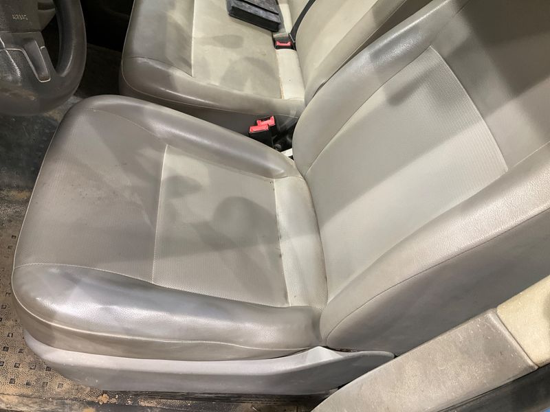 Volkswagen T5 Kombi 2.0 TDI 2011 – снимка 37