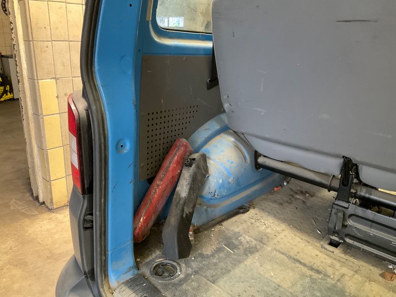 Volkswagen T5 Kombi 2.0 TDI 2011 – снимка 29