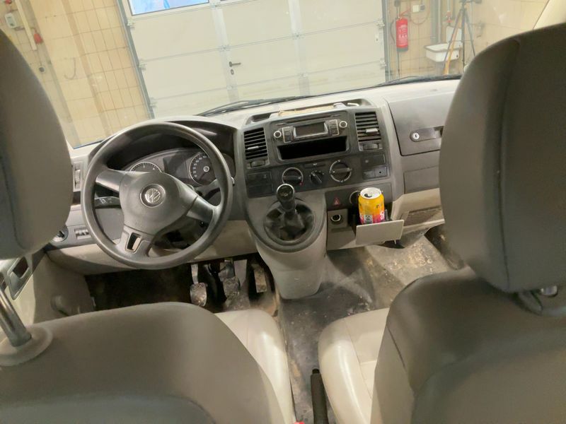 Volkswagen T5 Kombi 2.0 TDI 2011 – снимка 17