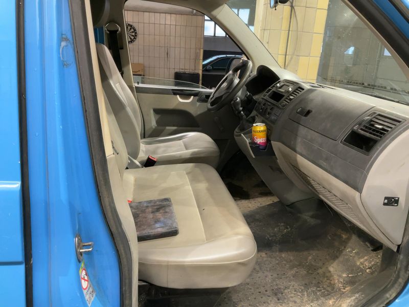 Volkswagen T5 Kombi 2.0 TDI 2011 – снимка 16