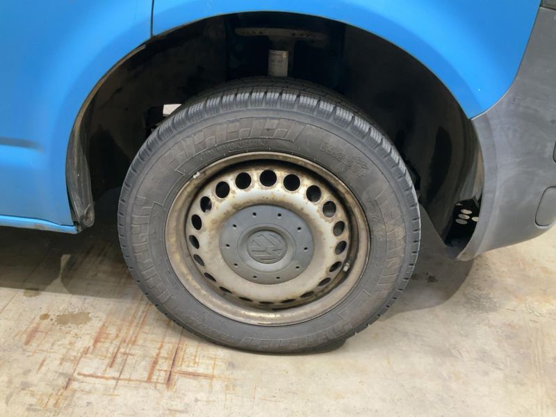 Volkswagen T5 Kombi 2.0 TDI 2011 – снимка 11