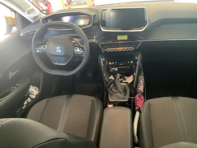 Peugeot 208 1.2 PureTech Allure 2020 – снимка 17