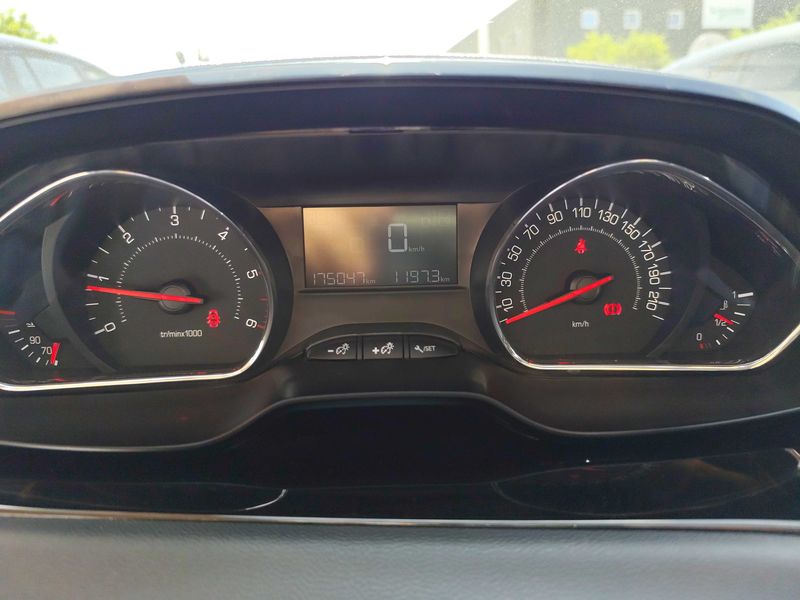 Peugeot 208 1.4 HDi Active 2014 – снимка 12