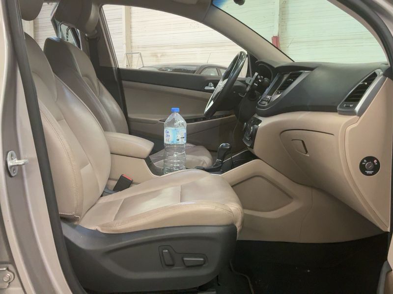 Hyundai Tucson 1.7 CRDi Executive 2WD 2016 – снимка 16