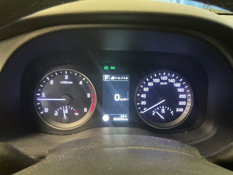 Hyundai Tucson 1.7 CRDi Executive 2WD 2016 – снимка 18