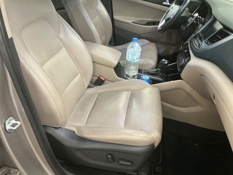 Hyundai Tucson 1.7 CRDi Executive 2WD 2016 – снимка 34