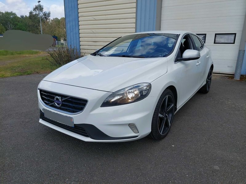 Volvo V40 2.0 D4 Momentum 2016 – снимка 1