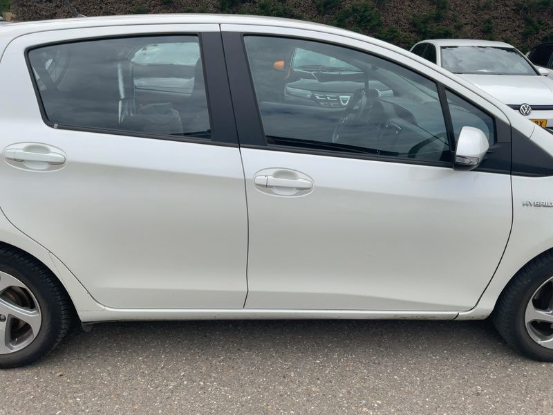 Toyota Yaris 1.5 Hybrid France 2015 – снимка 10