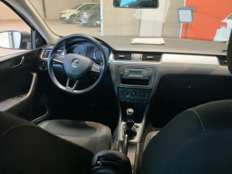 Skoda Rapid 1.2 TSI Ambition 2014 – снимка 17