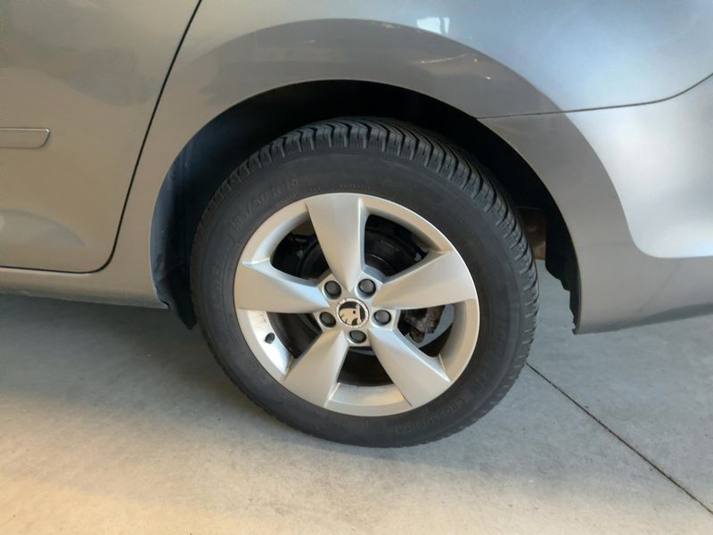 Skoda Rapid 1.2 TSI Ambition 2014 – снимка 5