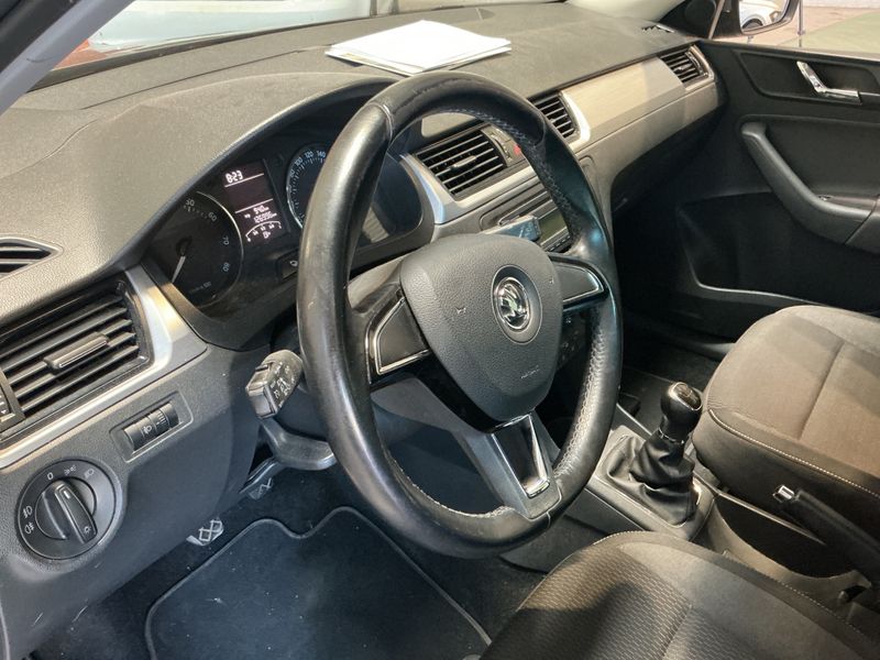 Skoda Rapid 1.2 TSI Ambition 2014 – снимка 23