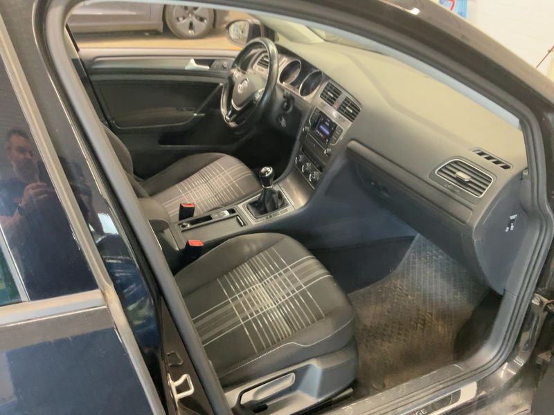 Volkswagen Golf VII 2.0 TDI Lounge BlueMotion Tech 2015 – снимка 16