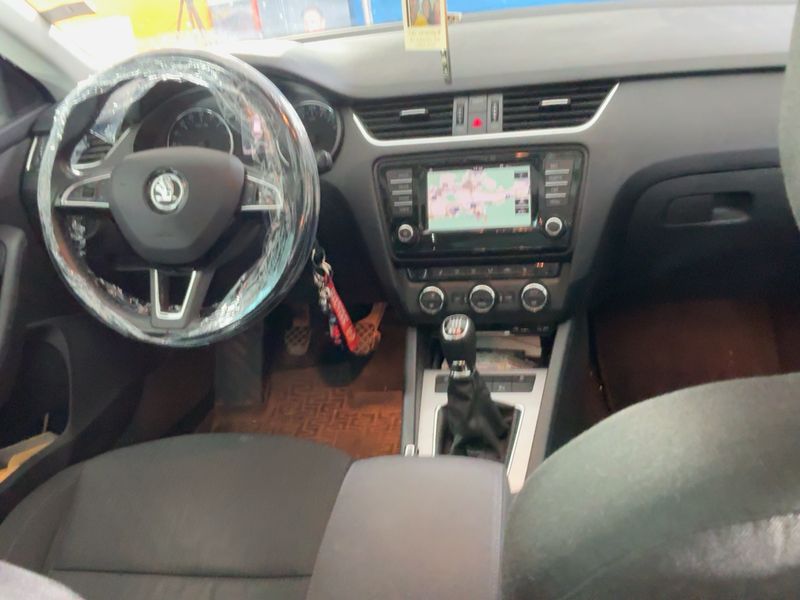 Skoda Octavia 1.6 TDI Style 4x4 2016 – снимка 17