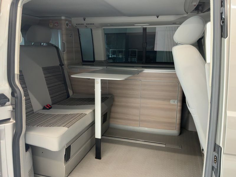 Volkswagen T5 California 2.0 TDI Comfortline Europe 2011 – снимка 19