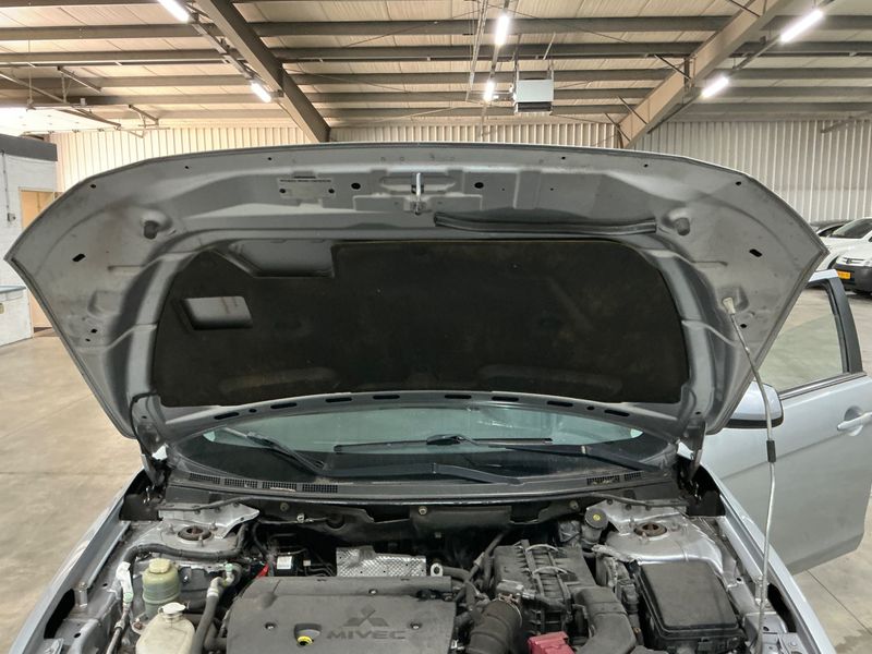 Mitsubishi Lancer 1.8 DOHC Invite 2010 – снимка на щета