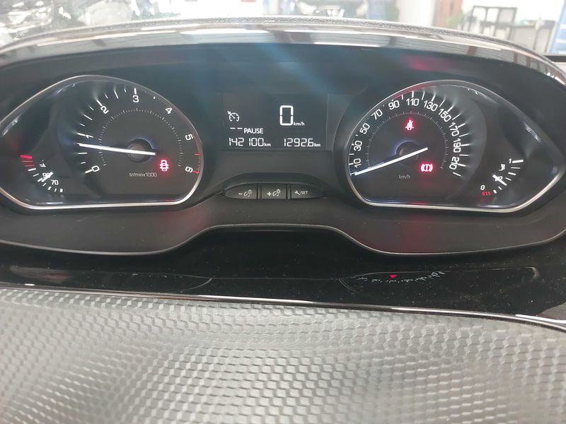 Peugeot 208 1.6 Blue-HDi Allure 2016 – снимка 12