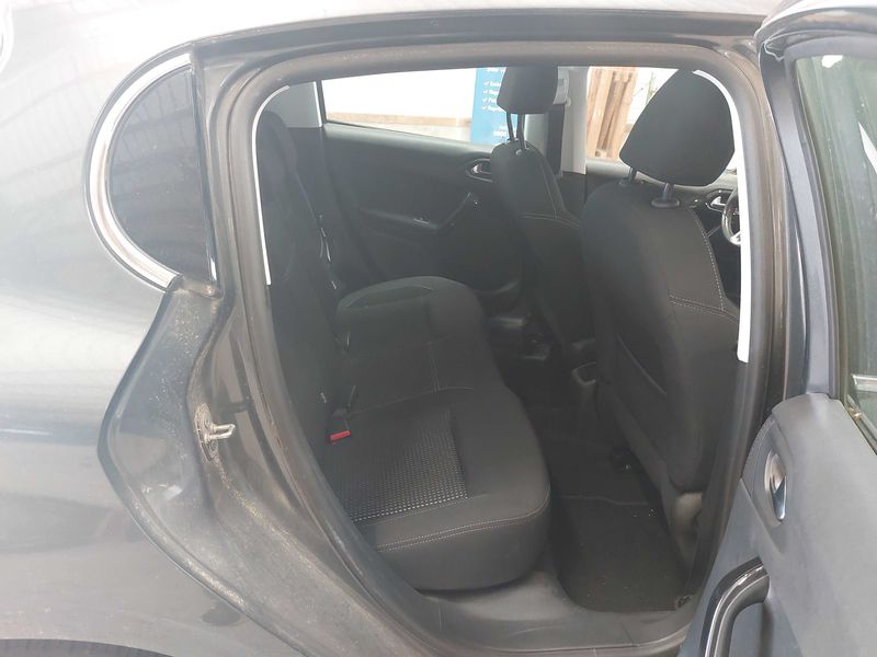 Peugeot 208 1.6 Blue-HDi Allure 2016 – снимка 13