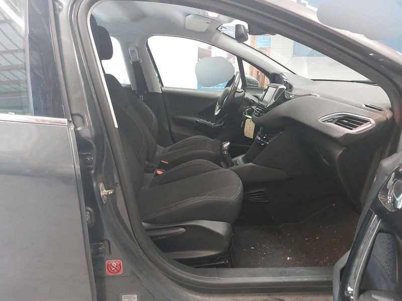 Peugeot 208 1.6 Blue-HDi Allure 2016 – снимка 10