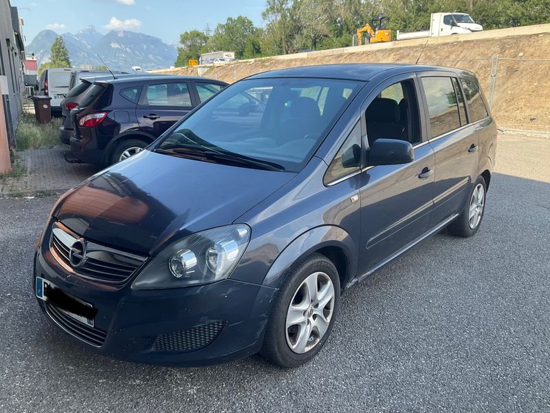 Opel Zafira 1.6 Design Edition 2011 – снимка 1