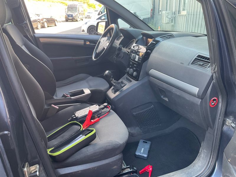 Opel Zafira 1.6 Design Edition 2011 – снимка 3