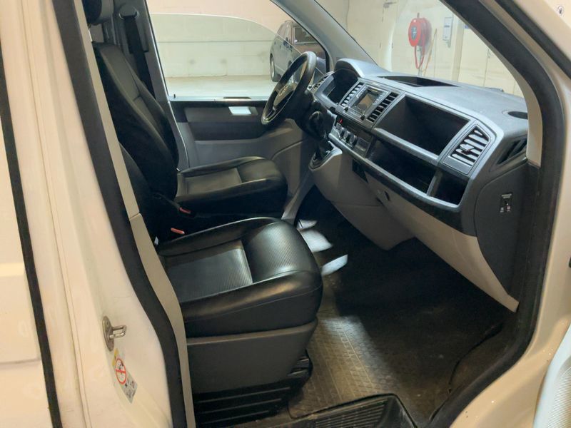 Volkswagen T6 Kombi 2.0 TDI 2018 – снимка 16