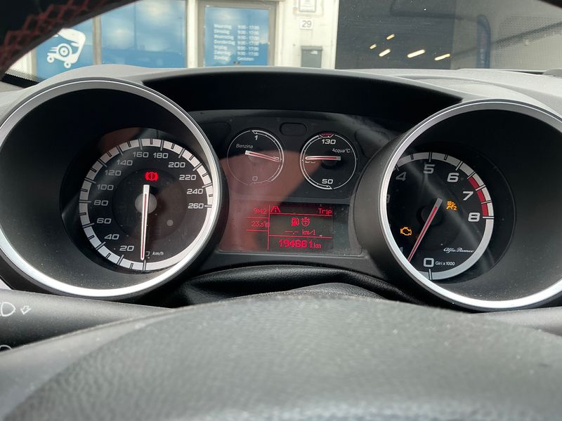 Alfa Romeo Giulietta 1.8 Turbo Quadrifoglio Verde 2012 – снимка 18