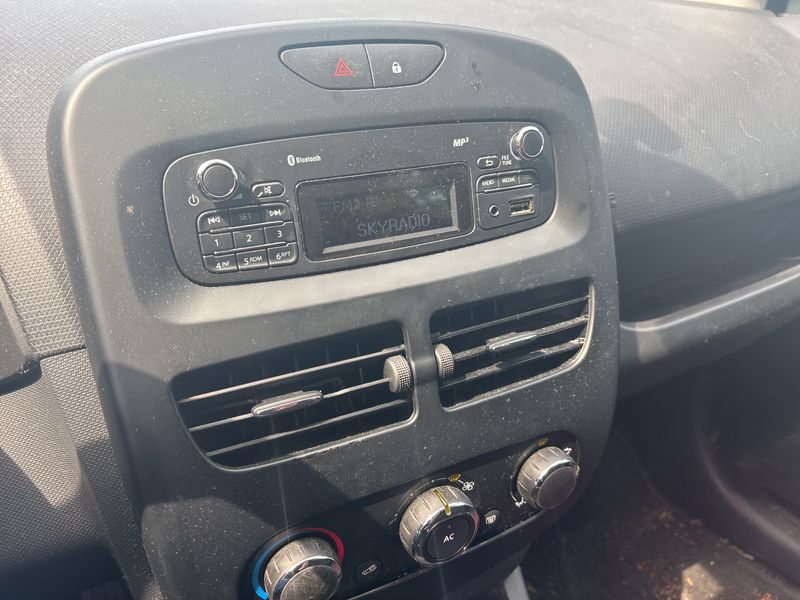 Renault Clio 0.9 Energy Expression 2015 – снимка 13