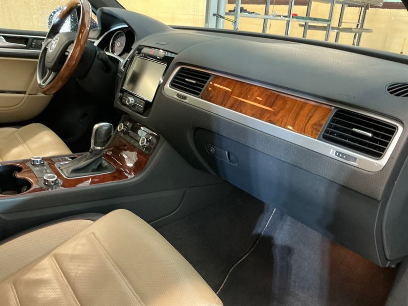 Volkswagen Touareg 3.0 V6 TSI Plug-in Hybrid 2013 – снимка 24