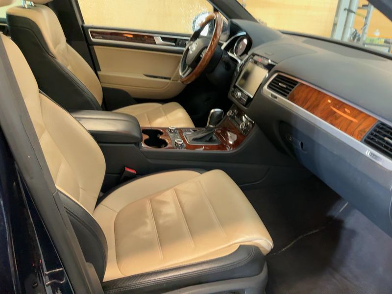 Volkswagen Touareg 3.0 V6 TSI Plug-in Hybrid 2013 – снимка 17