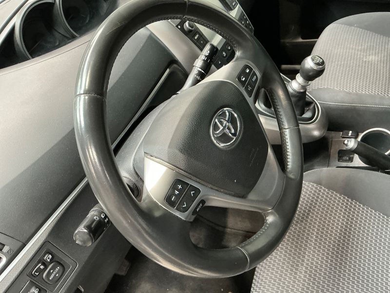 Toyota Verso 1.6 D-4D Comfort 2014 – снимка 39