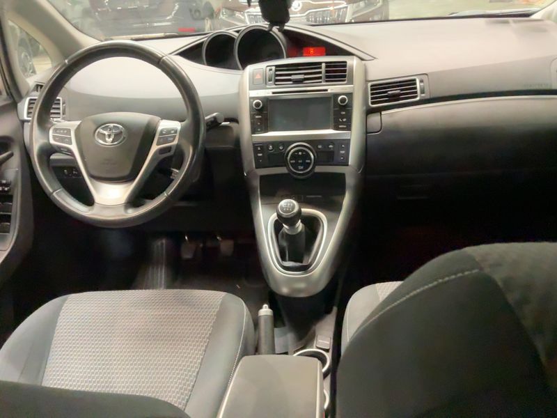 Toyota Verso 1.6 D-4D Comfort 2014 – снимка 18