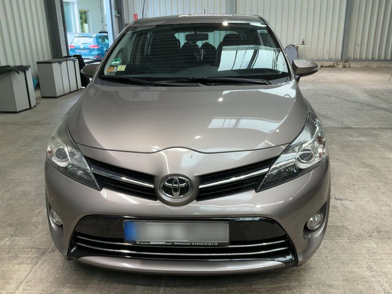 Toyota Verso 1.6 D-4D Comfort 2014 – снимка 14