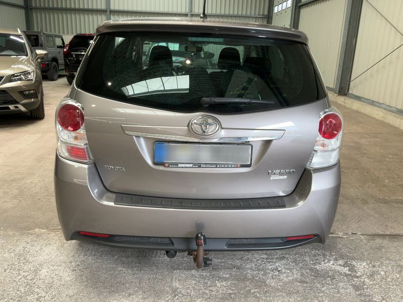 Toyota Verso 1.6 D-4D Comfort 2014 – снимка 7