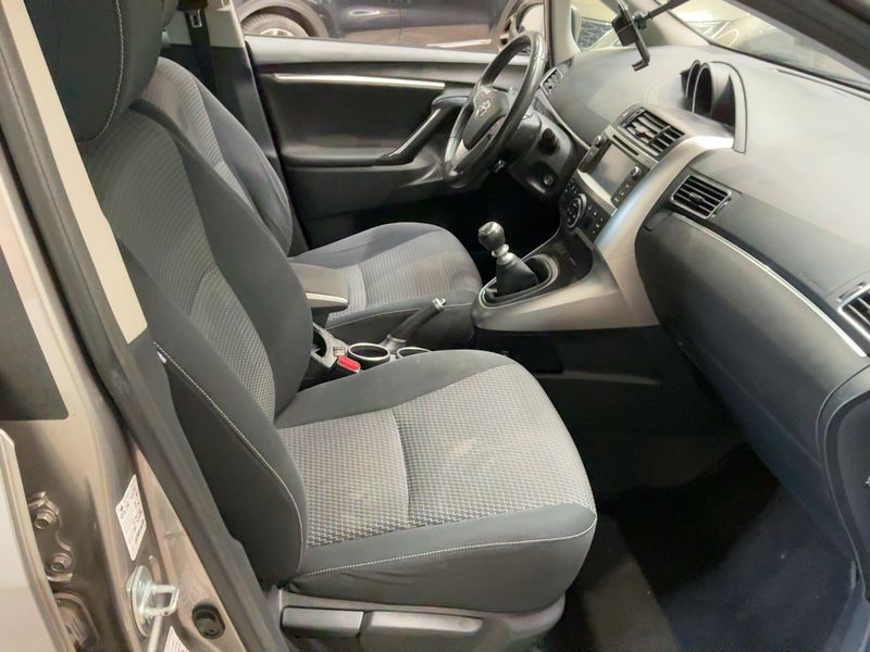 Toyota Verso 1.6 D-4D Comfort 2014 – снимка 17