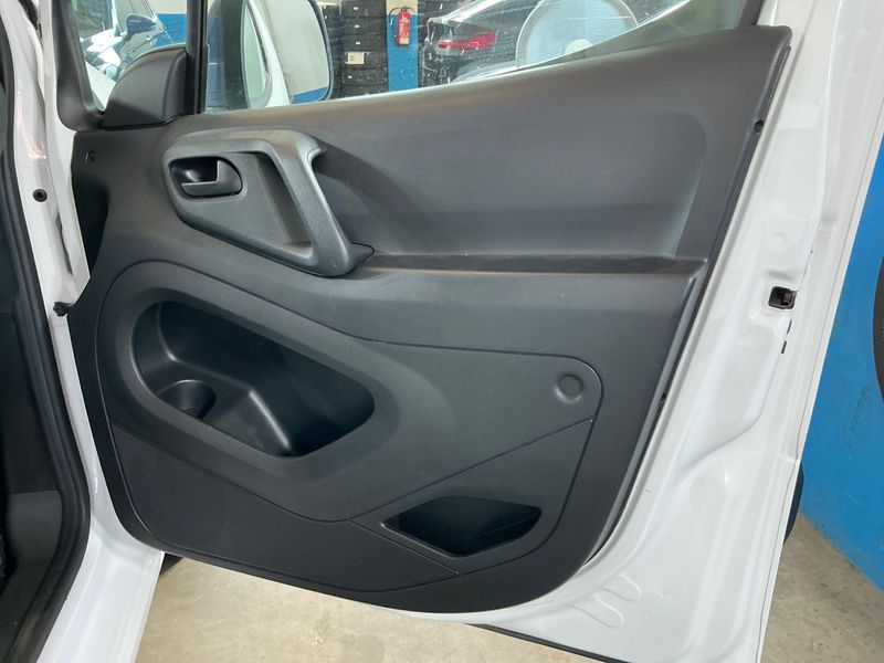 Peugeot Partner 1.6 Blue-HDi L1 Premium Pack 2017 – снимка 29
