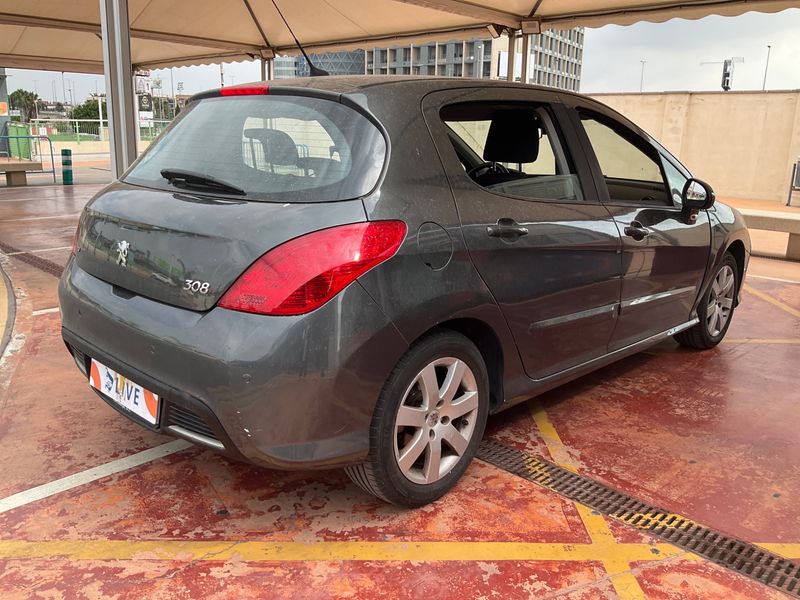 Peugeot 308 1.6 HDi Premium 2011 – снимка 2