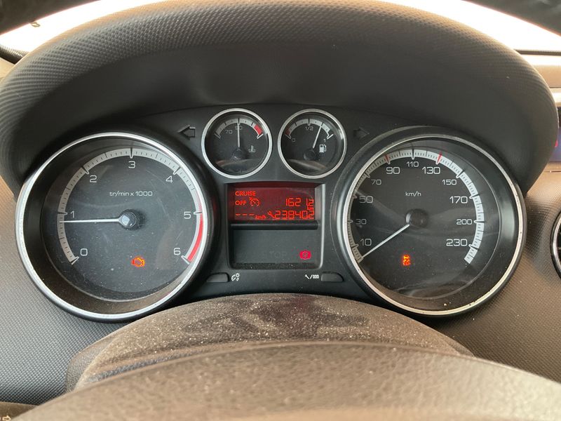 Peugeot 308 1.6 HDi Premium 2011 – снимка 4