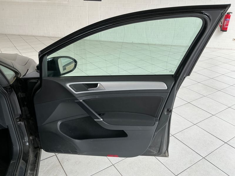 Volkswagen Golf VII 1.6 TDI Cup 4Motion BlueMotion Tech 2015 – снимка 28
