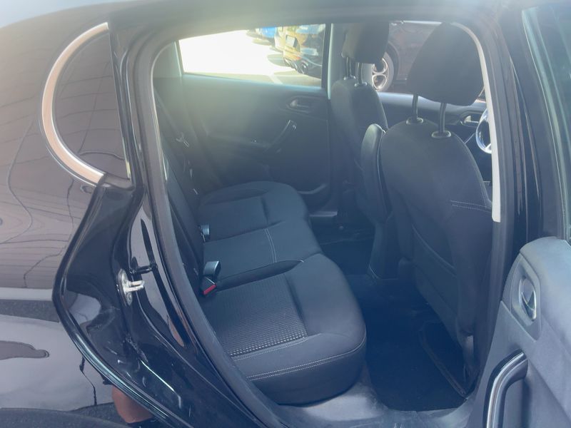 Peugeot 208 1.2 e-VTi Allure 2018 – снимка 19