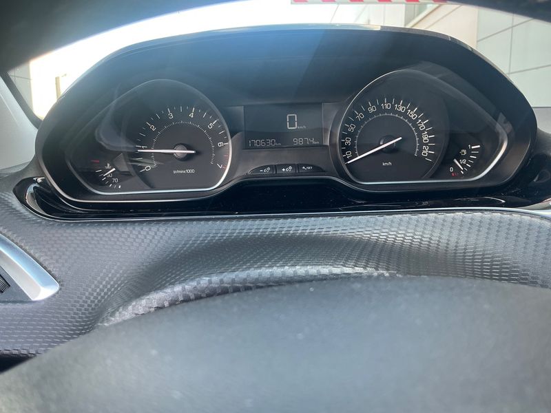 Peugeot 208 1.2 e-VTi Allure 2018 – снимка 18