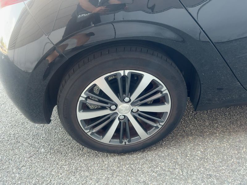 Peugeot 208 1.2 e-VTi Allure 2018 – снимка 9
