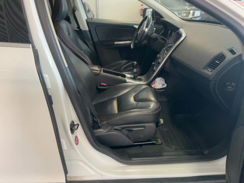 Volvo XC60 2.4 D4 Momentum AWD 2013 – снимка 17