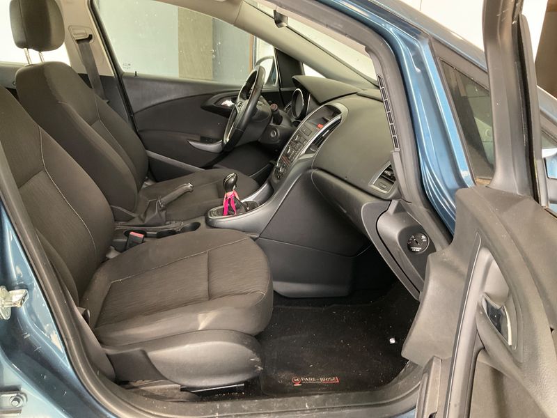 Opel Astra 1.6 CDTI DPF Edition 2015 – снимка 3